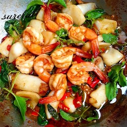 ผัดกระเพรากุ้ง-ปลาหมึก (กับข้าว)