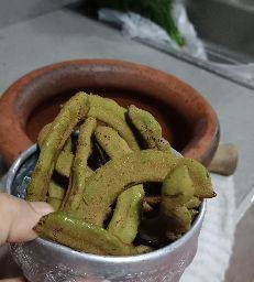 ตำมะขามอ่อน (ปลาร้า)