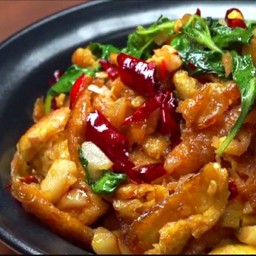 กับข้าว  ไข่เจียวทรงเครื่องกระเพรา