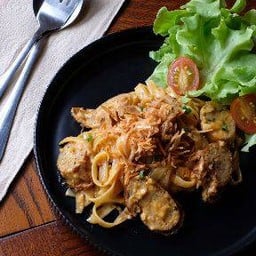 Spaghetti with Sai Oua