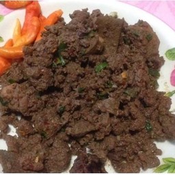 ก้อยเนื้อสุกใส่เลือด