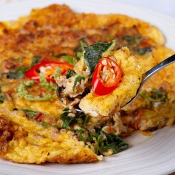 ไข่เจียวกระเพรา ราดข้าว