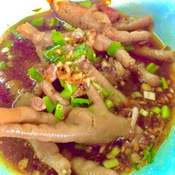 ก๋วยเตี๋ยวตีนไก่ตุ๋นมะระ