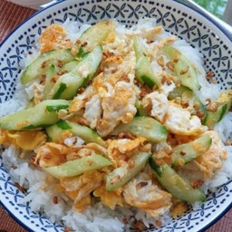 แตงกวาผัดไข่