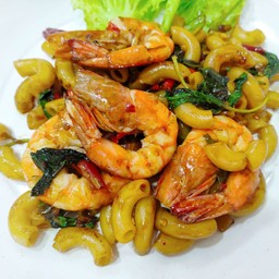 ผัดกะเพราเส้นมักกะโรนี