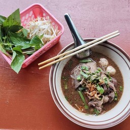 ร้านก๋วยเตี๋ยวยกชามตะแคงซด(ห้อยขาเจ้าเก่า ร้านก๋วยเตี๋ยวยกชามตะแคงซด(ห้อยขาเจ้าเก่า)