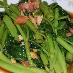 ผัดผักบุ้ง (กับข้าว) รบกวนคุณลูกค้าเลือกเนื้อสัตว์จ้า🙏