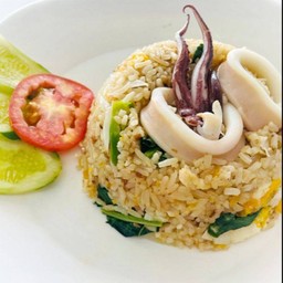 ข้าวผัดปลาหมึก