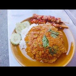 ข้าวไข่เจียวห่อหมกทรงเครื่อง+ไก่เสียบไม้ย่างซอสบาบีคิว 1 ไม้