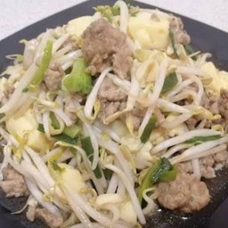 ถั่วงอกผัดหมูสับ