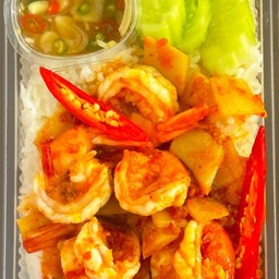 ข้าวผัดพริกแกงกุ้งใส่หน่อไม้ดอง
