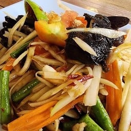 ตำไทย ปลากรอบ ไข่เค็ม (ทางร้านไม่แยกเส้น, น้ำตำ, อื่นๆ)