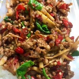 ข้าวกะเพราหน่อไม้+เนื้อสับ