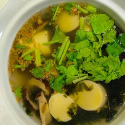 แกงจืดเต้าหู้หมูเด้งสาหร่าย