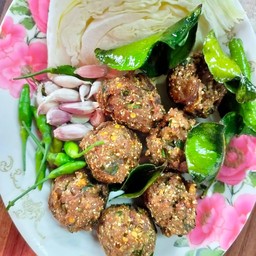 ลาบเนื้อทอด