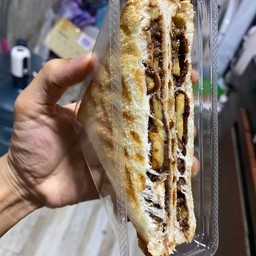 ขนมปังแซนด์วิชนูเทลล่า+กล้วยหอม