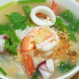 ข้าวต้มรวม หมูสับ หมึก กุ้ง