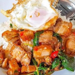 กะเพราหมูกรอบ