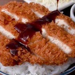 ข้าวสะโพกไก่ทอดซอสเกาหลี