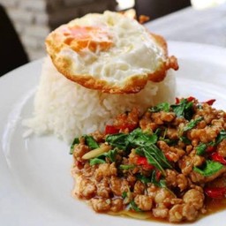 ข้าวผัดกะเพราหมูสับ