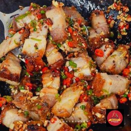 หมูกรอบคั่วพริกเกลือ