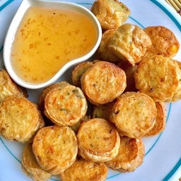 ไก่จ๊อ 5 ดาว ทอด 8 ลูก พร้อมน้ำจิ้มบ๊วย