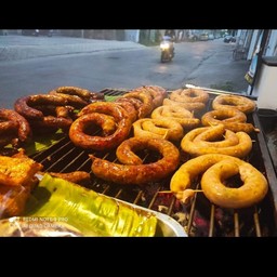 หมูย่าง ไก่ย่าง ปลาดุกย่าง ไส้อั่วฯ.นายวรรณ