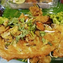 Mrs. Sureerat Raikhing Pad Thai, Fried Mussels, Crispy Noodles, Traditional Thai Recipe ตลาดนัดขุนแผน
