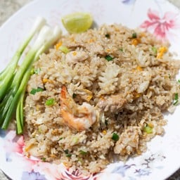 ข้าวผัดรวมมิตร