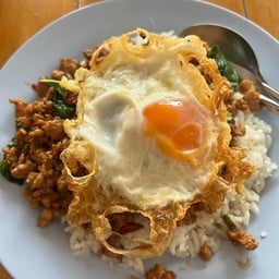 แซ่บบ้านแพรว