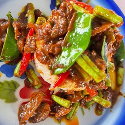 ผัดพริกแกงหมู