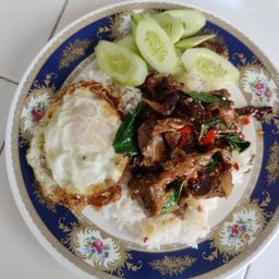 กะเพราพริกเเห้งสูตรโบราณ(ไข่เจียวตาดำเนิน)