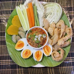 พริกอ่อง ไข่ต้ม แคปหมู ผักลวก ผักสด
