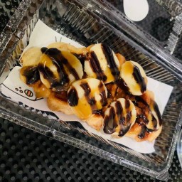 ครอฟเฟิลกล้วยหอมราดช็อกคาราเมล