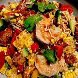 ตำมาม่าหมูกรอบกุ้งข้าวโพด