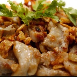 หมูกระเทียม