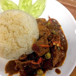 ข้าวราดผัดแพนงเนื้อ