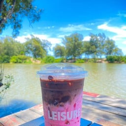 Leisure cafe’ n bar