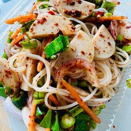 ยำขนมจีนไก่ยอ