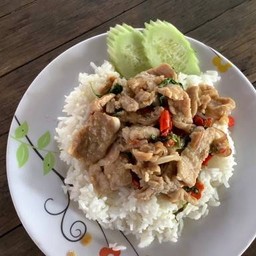 ข้าวกะเพรา หมูชิ้น