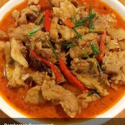 ข้าวราดผัดพริกแกงเนื้อ