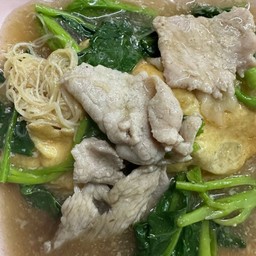 ราดหน้าเส่นหมี่ใส่ไข่
