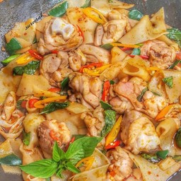 ข้่าวราดผัดพริกแกงเอ็นข้อไก่