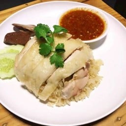 ข้าวมันไก่ลุงเป๊กโก้ ผ้าใบสีส้ม ตลาดไอทียู