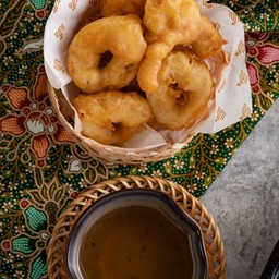 ปลาหมึกชุบแป้งทอด