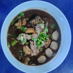ก๋วยเตี๋ยวรวมเนื้อน้ำตก