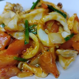 ปลาหมึกผัดไข่เค็ม