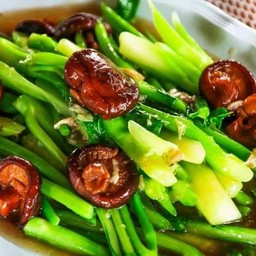 ข้าวราดผัดคะน้าน้ำมันหอยหมู