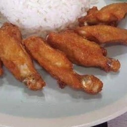 ข้าวโปะปีกไก่น้ำจิ้มแจ่ว