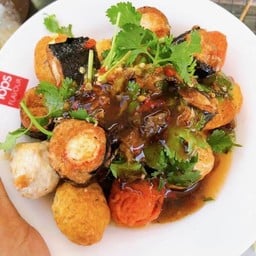 ชุดลูกชิ้นรวมมิตรทอด พร้อมน้ำจิ้ม (ชุด 5 ไม้ค่ะ)